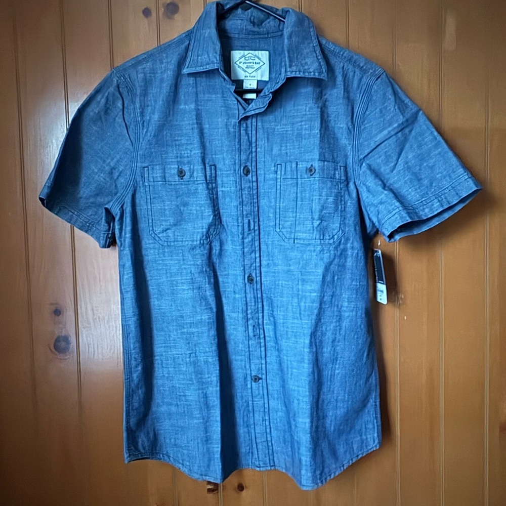 St John's Bay No Tuck Blue Chambray Shirt Mens sz small Short Sleeve Button Up